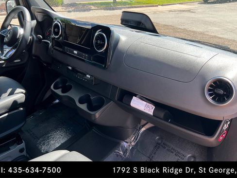 Used 2025 Mercedes-Benz Sprinter 2500 image 22