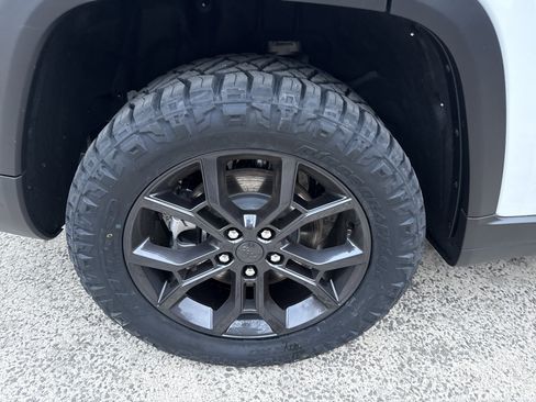 New 2025 Jeep Grand Cherokee L Limited w/ Trailer Tow Package image 11