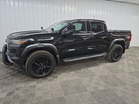 Used 2023 Chevrolet Colorado Trail Boss w/ Technology Package AWD/4WD image 6