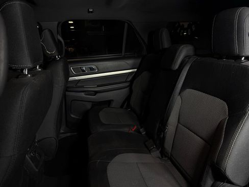 Used 2018 Ford Explorer XLT FWD image 18