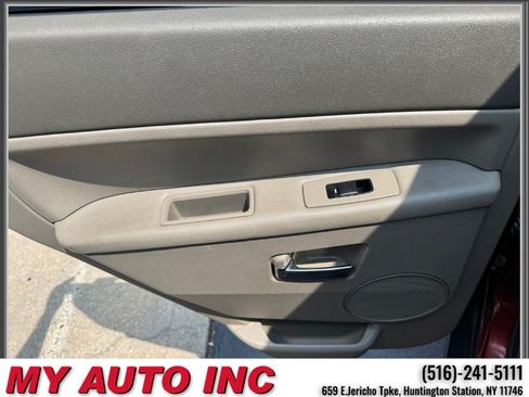 Used 2009 Jeep Grand Cherokee Laredo AWD/4WD image 35
