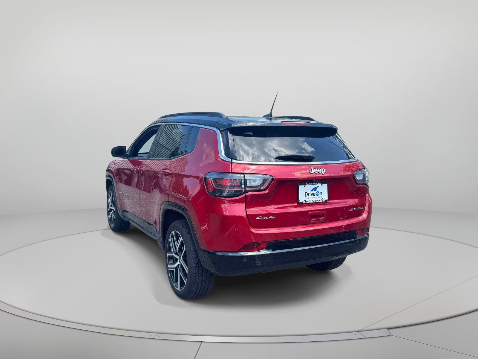 Used 2025 Jeep Compass Limited w/ Elite Group AWD/4WD image 4