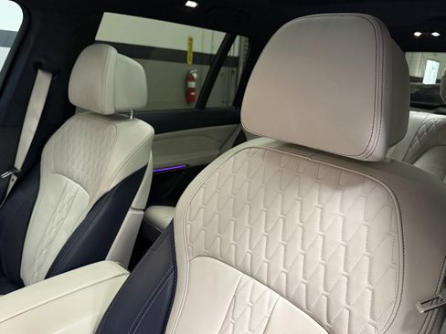 Used 2021 BMW X7 M50i w/ Dynamic Handling Package image 26
