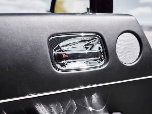 Used 2018 Rolls-Royce Dawn RWD image 30