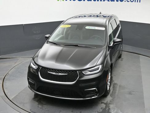 Used 2023 Chrysler Pacifica Touring-L FWD image 30