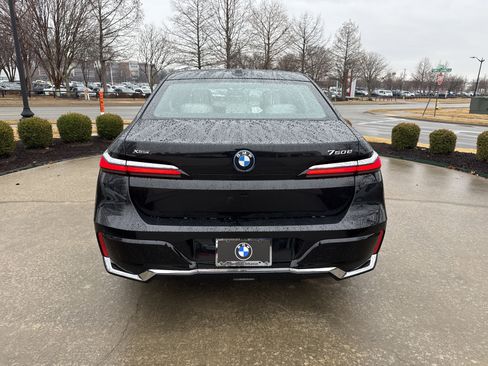 New 2026 BMW 750e xDrive image 4
