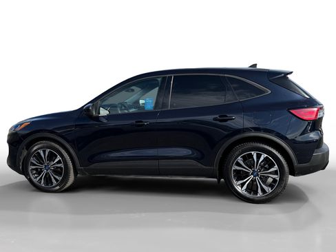 Used 2021 Ford Escape SE w/ SE Sport Appearance Package FWD image 2