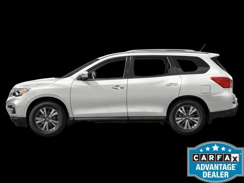 Used 2020 Nissan Pathfinder SV image 3