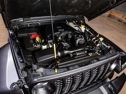 Used 2021 Jeep Gladiator Sport image 40