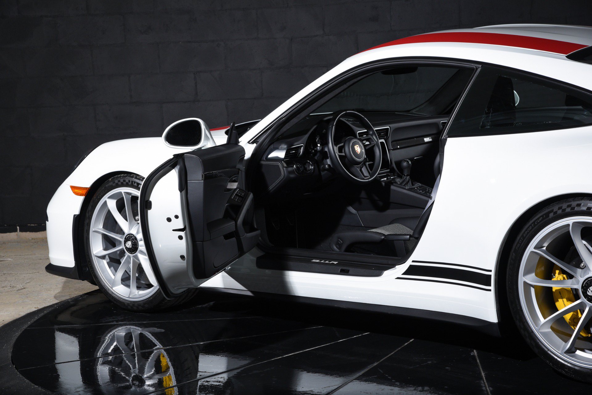 Used 2016 Porsche 911 R RWD image 12