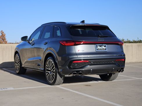 Used 2025 Audi SQ5 Prestige image 3