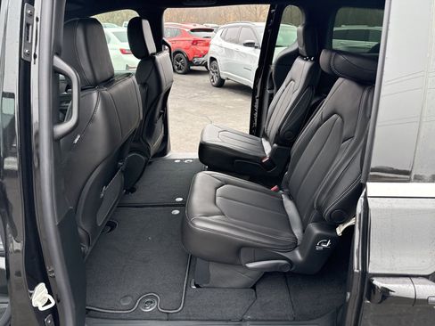 New 2026 Chrysler Voyager LX image 30