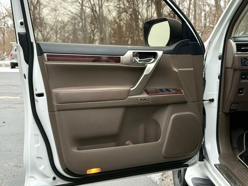 Used 2016 Lexus GX 460 image 8