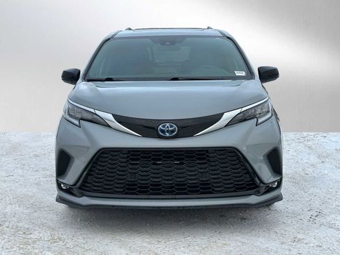 Used 2023 Toyota Sienna XSE image 8