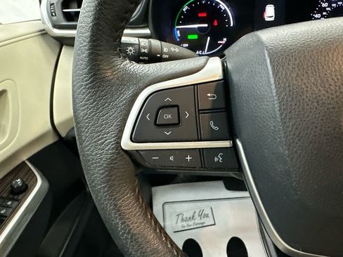 Used 2023 Toyota Sienna XLE FWD image 27