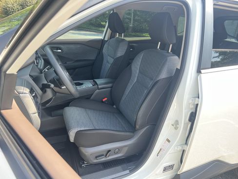 Certified 2023 Nissan Rogue SV FWD image 16