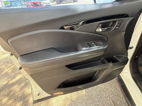 Used 2017 Honda Pilot Touring image 23