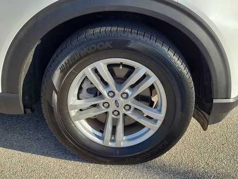 Used 2023 Ford Explorer XLT RWD image 8