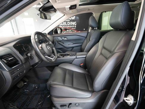 Used 2023 Nissan Rogue SL w/ SL Premium Package image 9