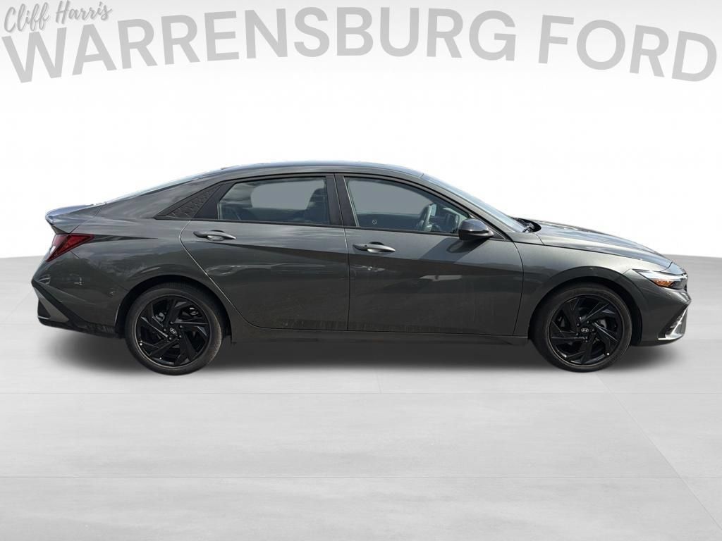 Used 2026 Hyundai Elantra Sport FWD image 8