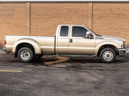 Used 2011 Ford F350 XLT w/ Camper Pkg image 9