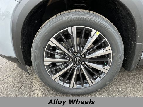 New 2026 Nissan Pathfinder Platinum image 14