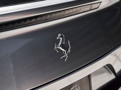 Used 2018 Ferrari GTC4Lusso image 12