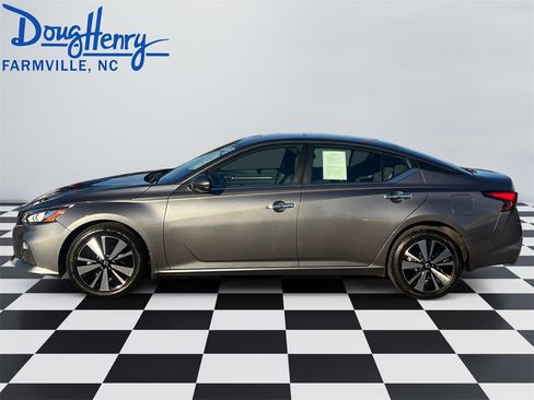 Used 2022 Nissan Altima 2.5 SV w/ SV Premium Package image 2