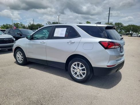 Used 2022 Chevrolet Equinox LS w/ LS Convenience Package FWD image 3