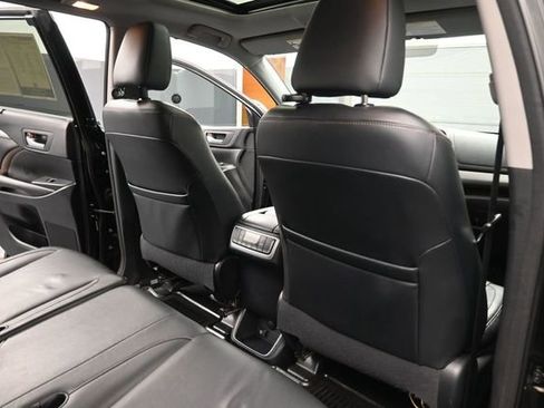 Used 2015 Toyota Highlander XLE AWD/4WD image 16