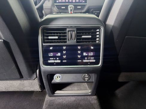 Certified 2023 Porsche Cayenne Platinum Edition AWD/4WD image 23