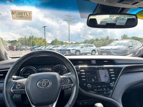 Used 2019 Toyota Camry XLE FWD image 2