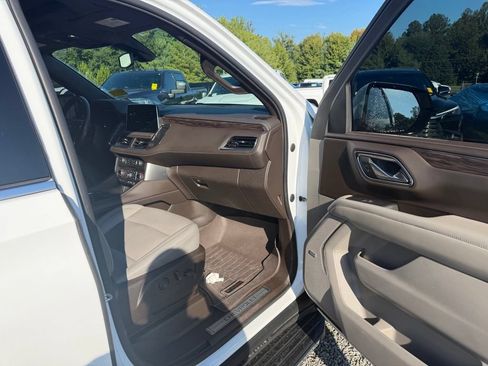 Used 2022 Chevrolet Tahoe LT w/ LT Signature Package AWD/4WD image 13