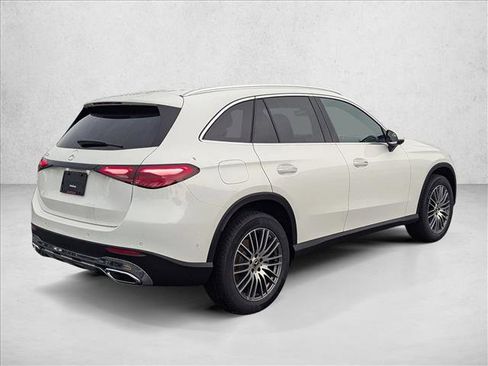 Used 2026 Mercedes-Benz GLC 300 image 2