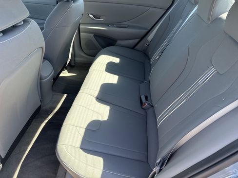 Used 2023 Hyundai Elantra SEL w/ Convenience Package FWD image 6