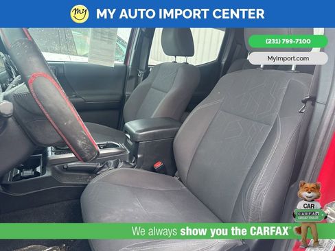 Used 2018 Toyota Tacoma TRD Off-Road image 7