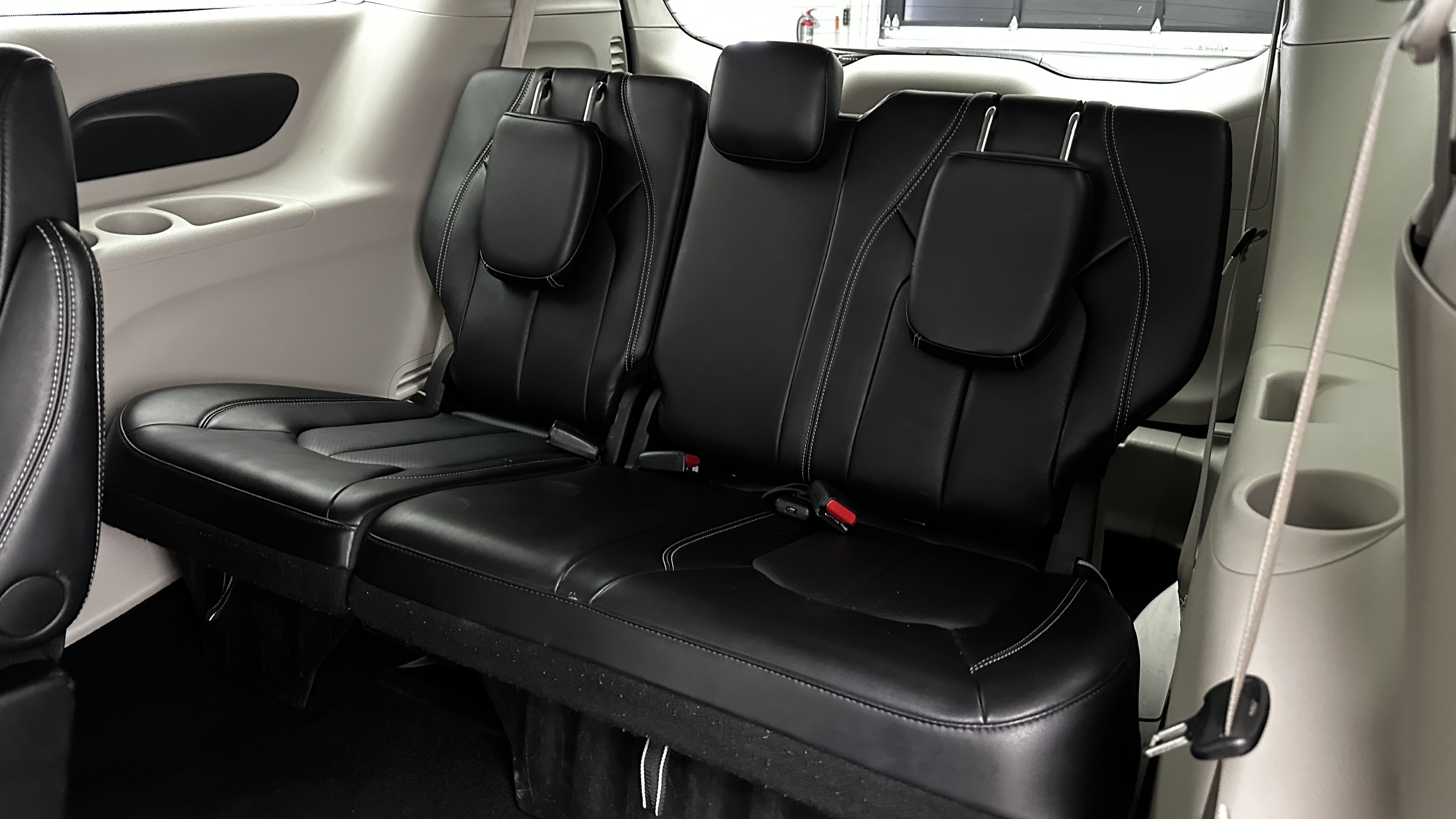 Used 2024 Chrysler Pacifica Touring-L FWD image 29