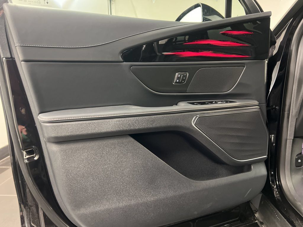 Used 2026 Lincoln Nautilus Premier AWD/4WD image 30