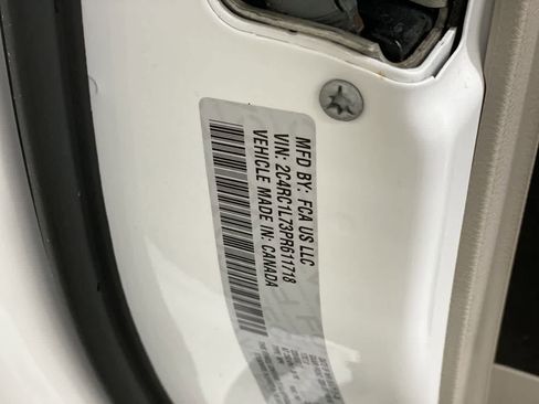 Used 2023 Chrysler Pacifica Touring-L image 31