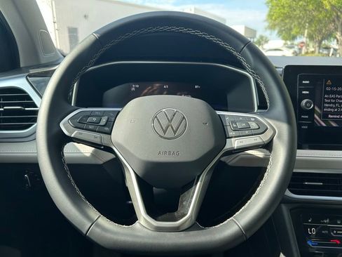 Certified 2025 Volkswagen Taos SE w/ Panoramic Sunroof Package FWD image 20