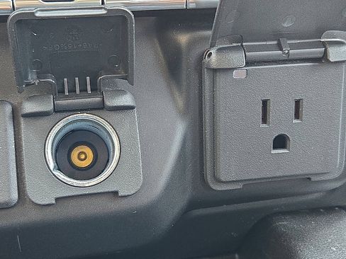 Used 2021 GMC Sierra 1500 Elevation w/ Preferred Package image 23