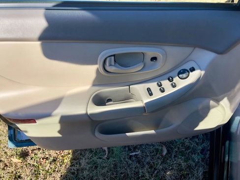 Used 1999 Oldsmobile Intrigue GL image 11