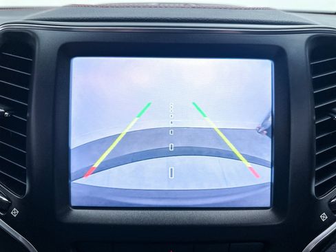 Used 2022 Jeep Cherokee Trailhawk w/ Comfort/Convenience Group image 5