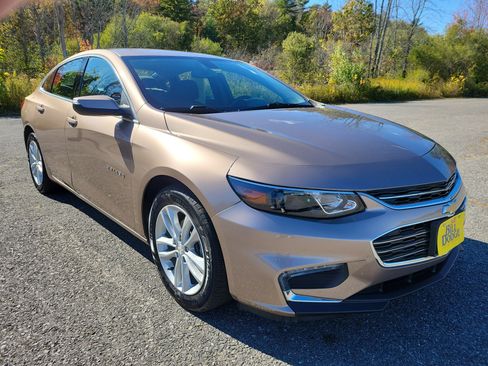 Used 2018 Chevrolet Malibu LT image 3