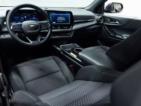 Used 2025 Chevrolet Equinox LT AWD/4WD image 19