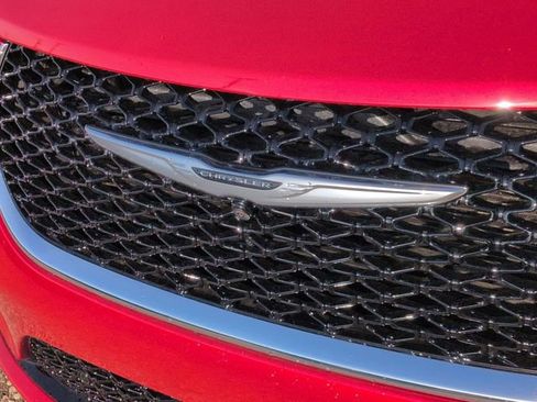 New 2026 Chrysler Pacifica Select AWD/4WD image 9