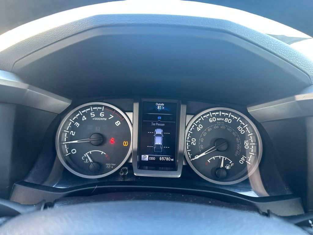 Used 2016 Toyota Tacoma SR5 w/ Towing Package RWD image 18