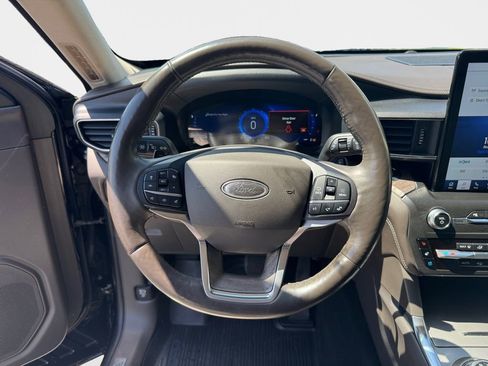Used 2020 Ford Explorer Platinum w/ Premium Technology Package AWD/4WD image 11
