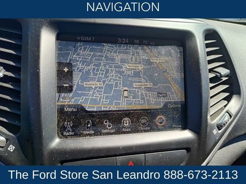 Used 2018 Jeep Cherokee Latitude Plus FWD image 8