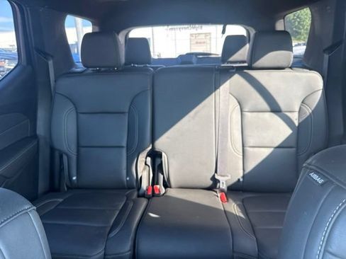 Used 2023 Chevrolet Traverse LT w/ LT Premium Package AWD/4WD image 22